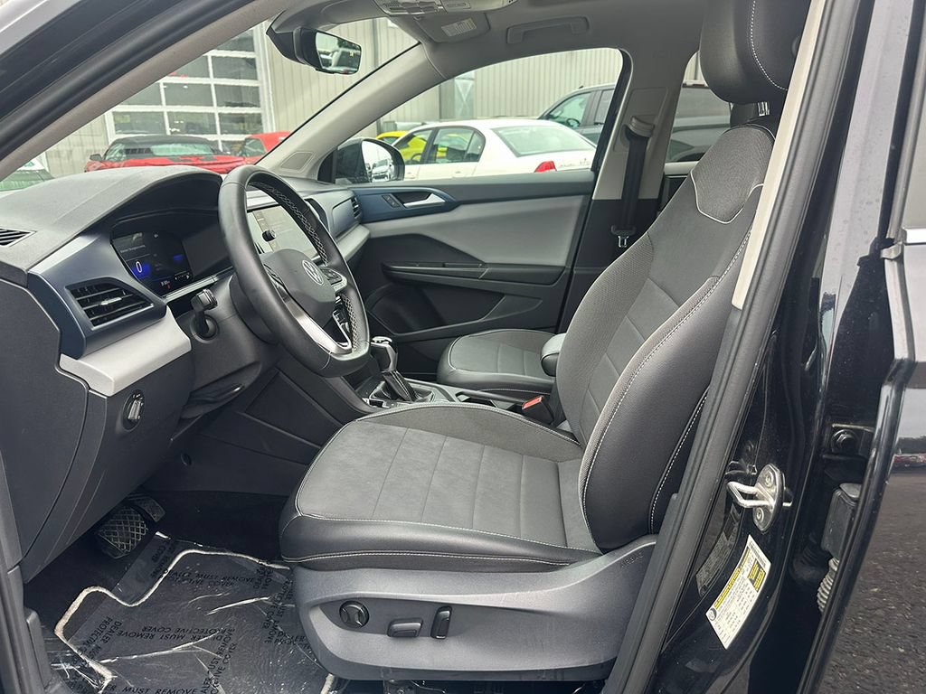 Used 2023 Volkswagen Taos SE w/ Panoramic Sunroof Package AWD/4WD image 3