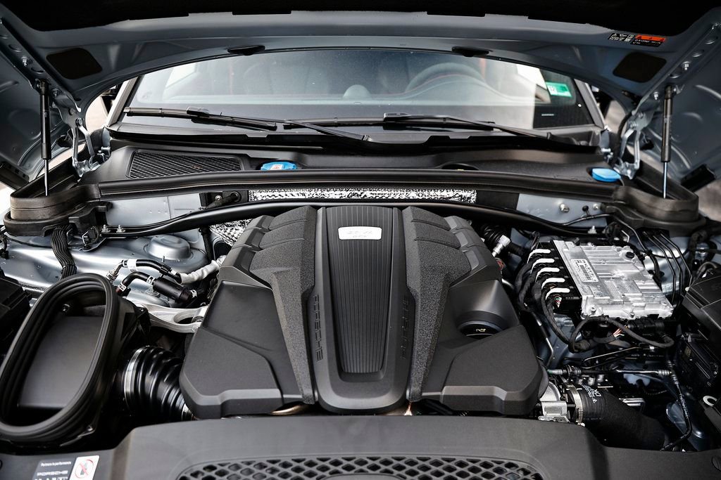 New 2026 Porsche Macan GTS image 32