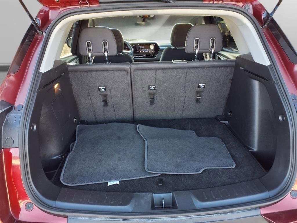 Used 2025 Chevrolet TrailBlazer LT w/ Driver Confidence Package image 24