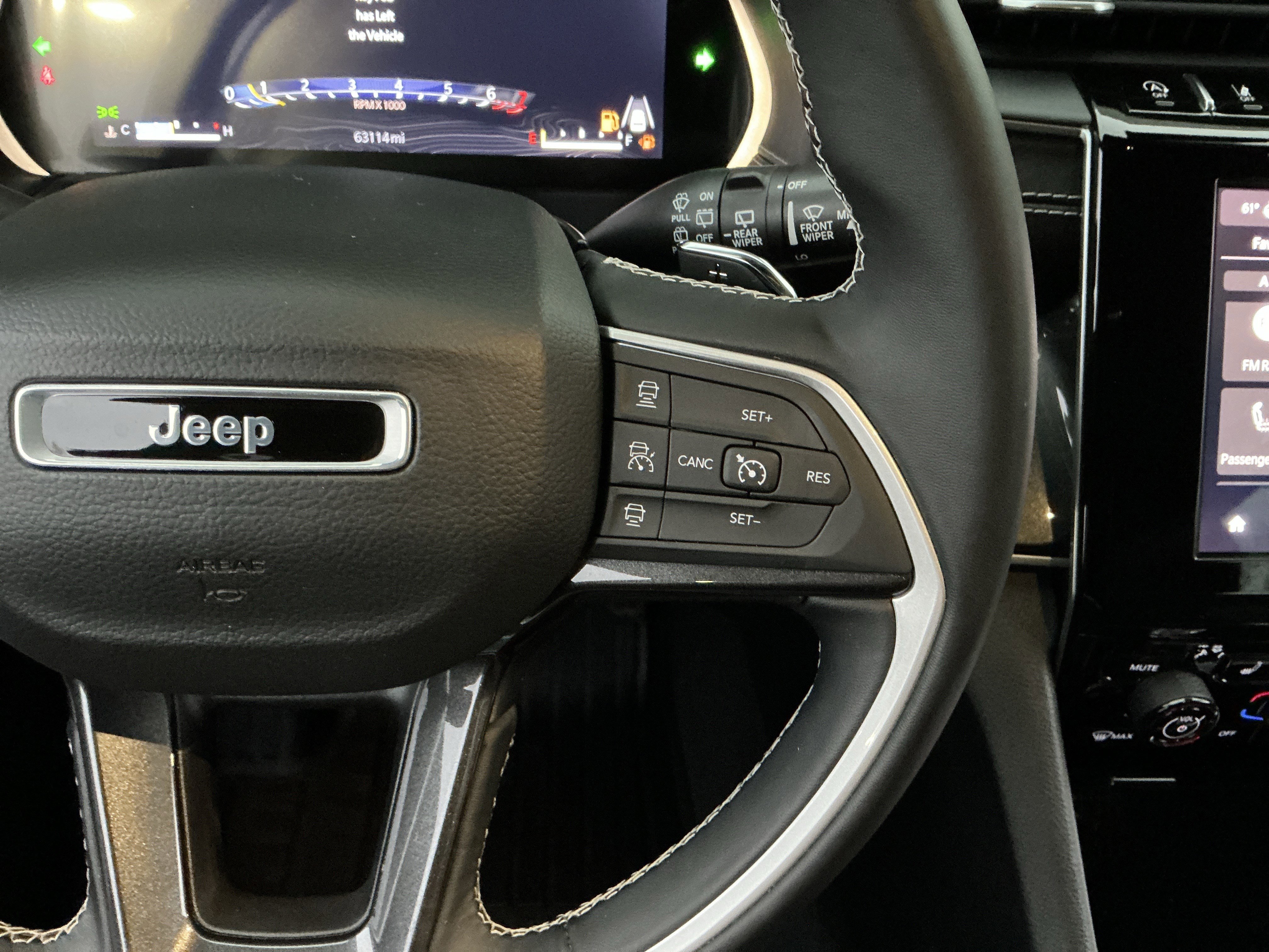 Used 2022 Jeep Grand Cherokee L Laredo image 13