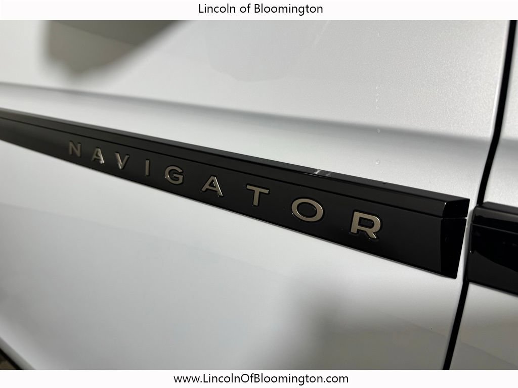 Certified 2025 Lincoln Navigator L Black Label AWD/4WD image 16
