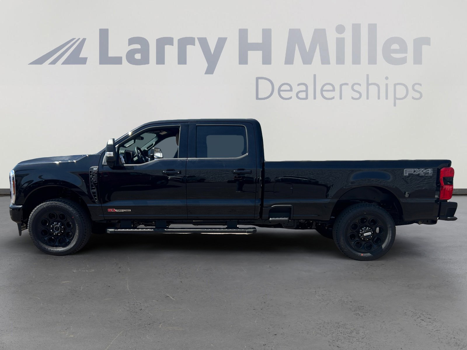 New 2025 Ford F350 XLT w/ Black Appearance Package video 2