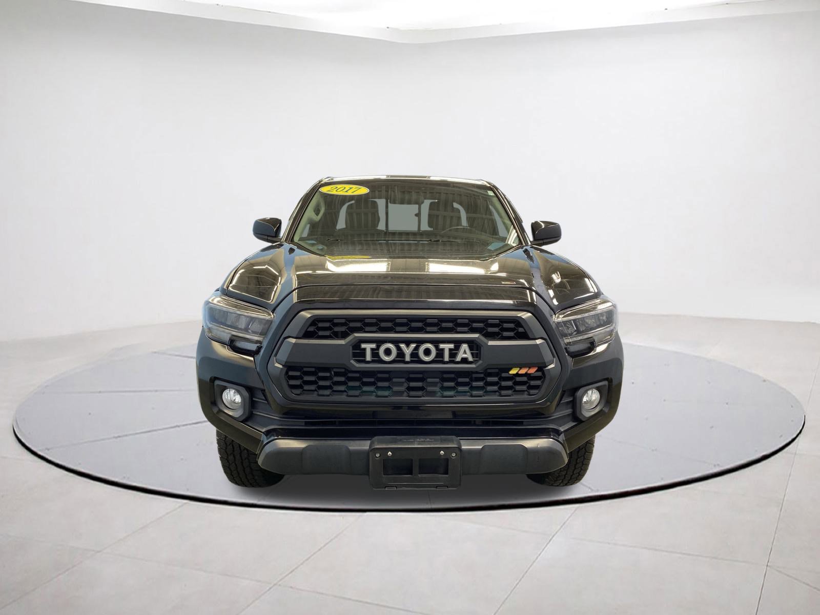 Used 2017 Toyota Tacoma 4x4 Access Cab image 2