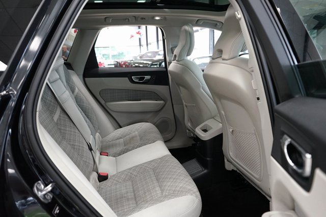 Used 2022 Volvo XC60 T8 Inscription Expression image 15