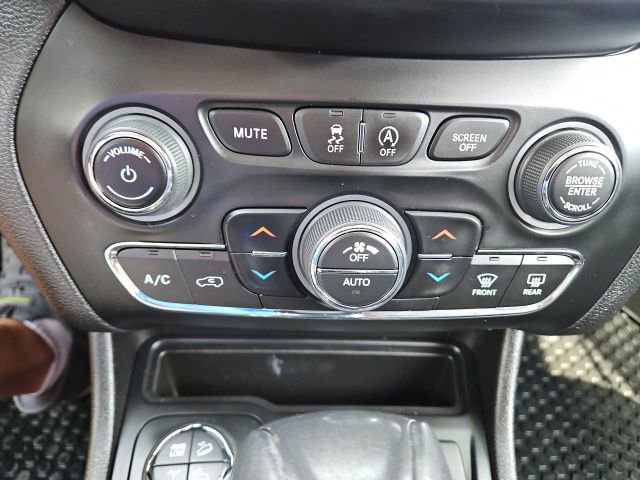 Used 2021 Jeep Cherokee Trailhawk w/ Comfort/Convenience Group image 18