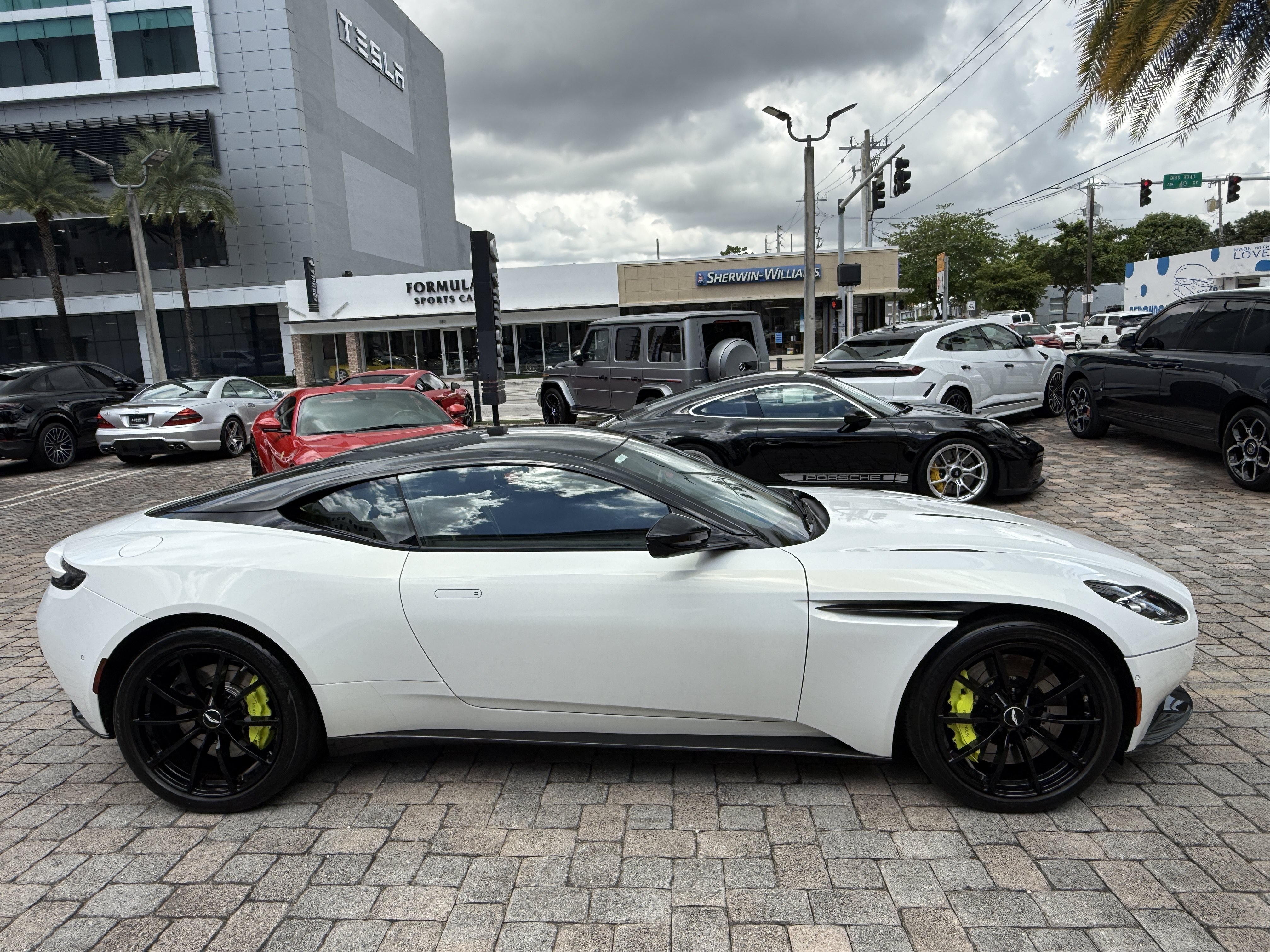 Used 2020 Aston Martin DB11 AMR RWD image 28