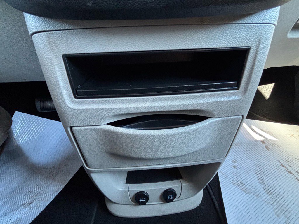 Used 2018 Dodge Grand Caravan SE image 32