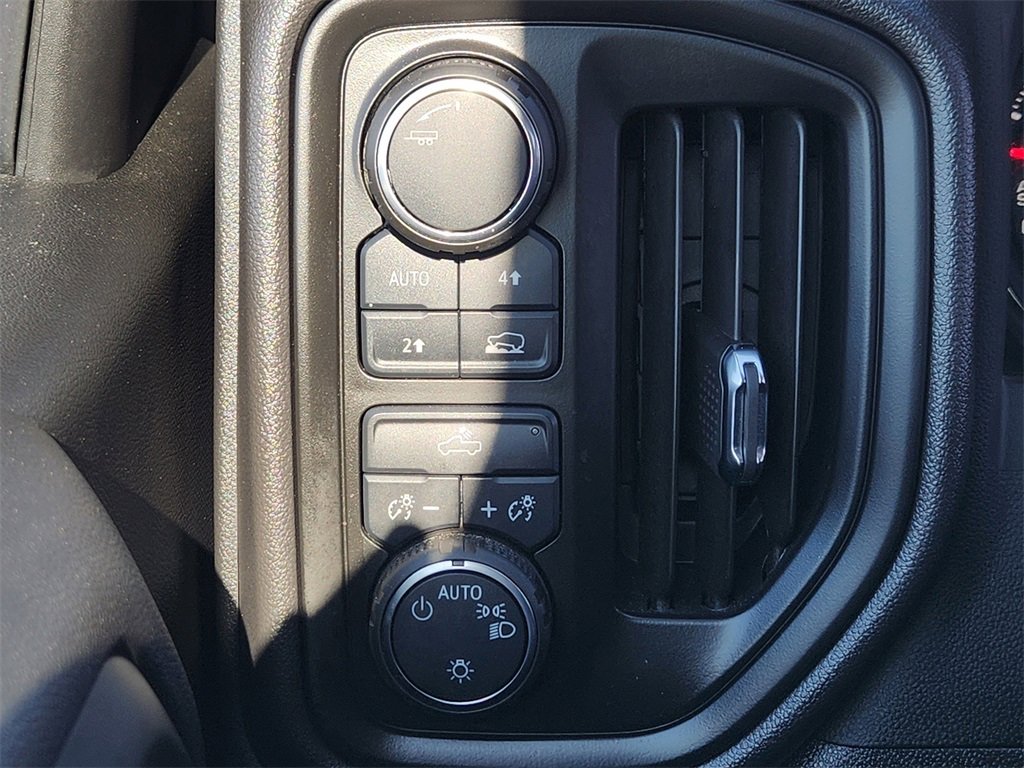 Used 2025 Chevrolet Silverado 1500 W/T w/ WT Value Package image 24