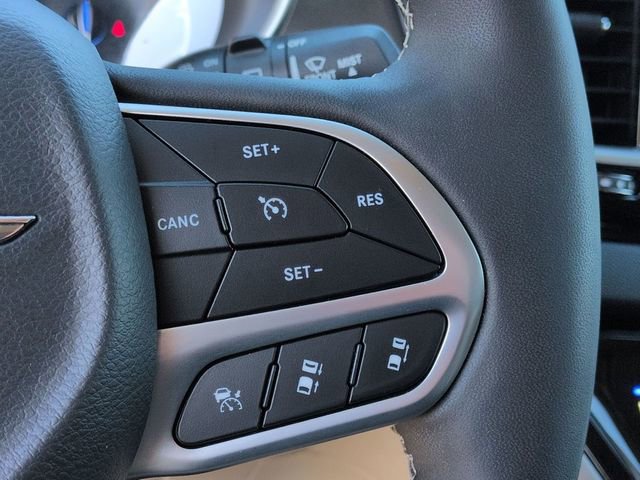 Used 2024 Chrysler Pacifica Touring-L image 19