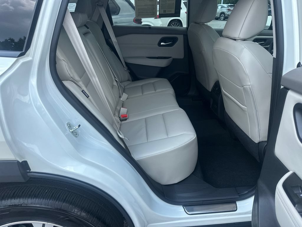 Used 2023 Nissan Rogue SV w/ SV Premium B Package FWD image 13