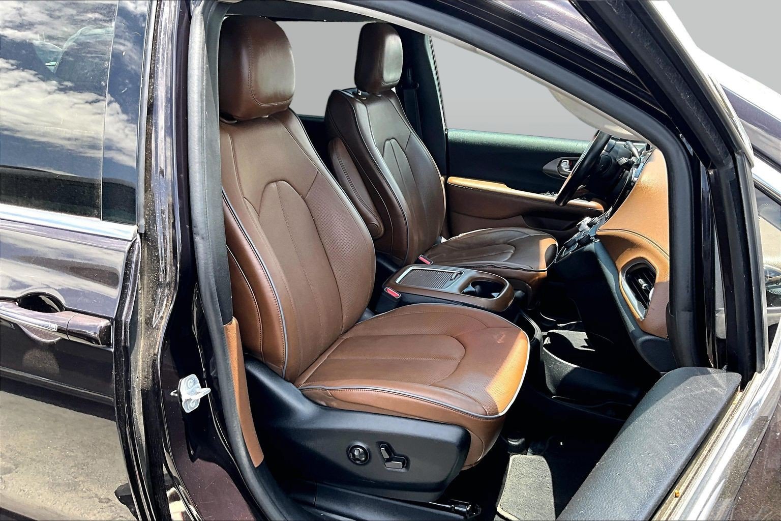 Used 2019 Chrysler Pacifica Limited w/ Advanced Safetytec Group FWD image 7