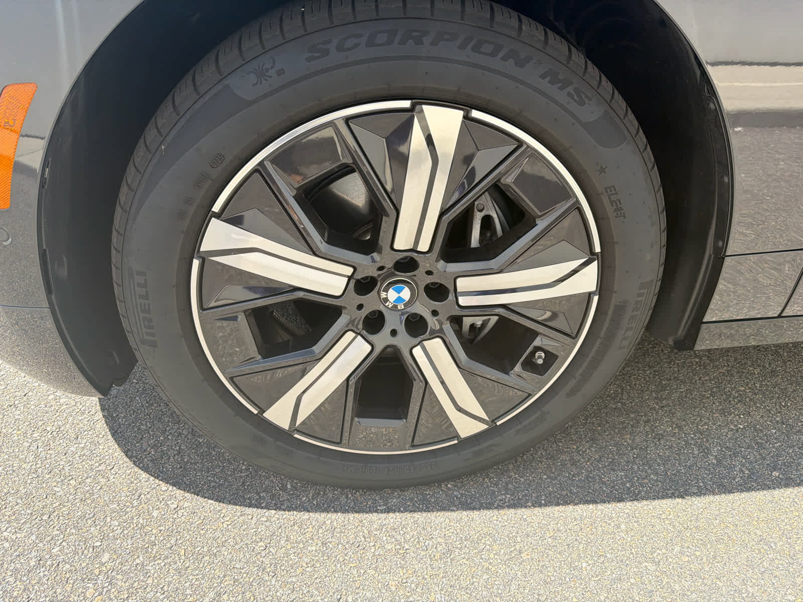 Used 2026 BMW iX xDrive45 w/ Premium Package AWD/4WD image 5