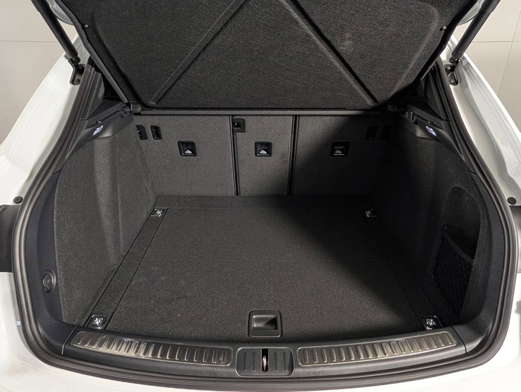 New 2026 Porsche Macan Turbo image 17