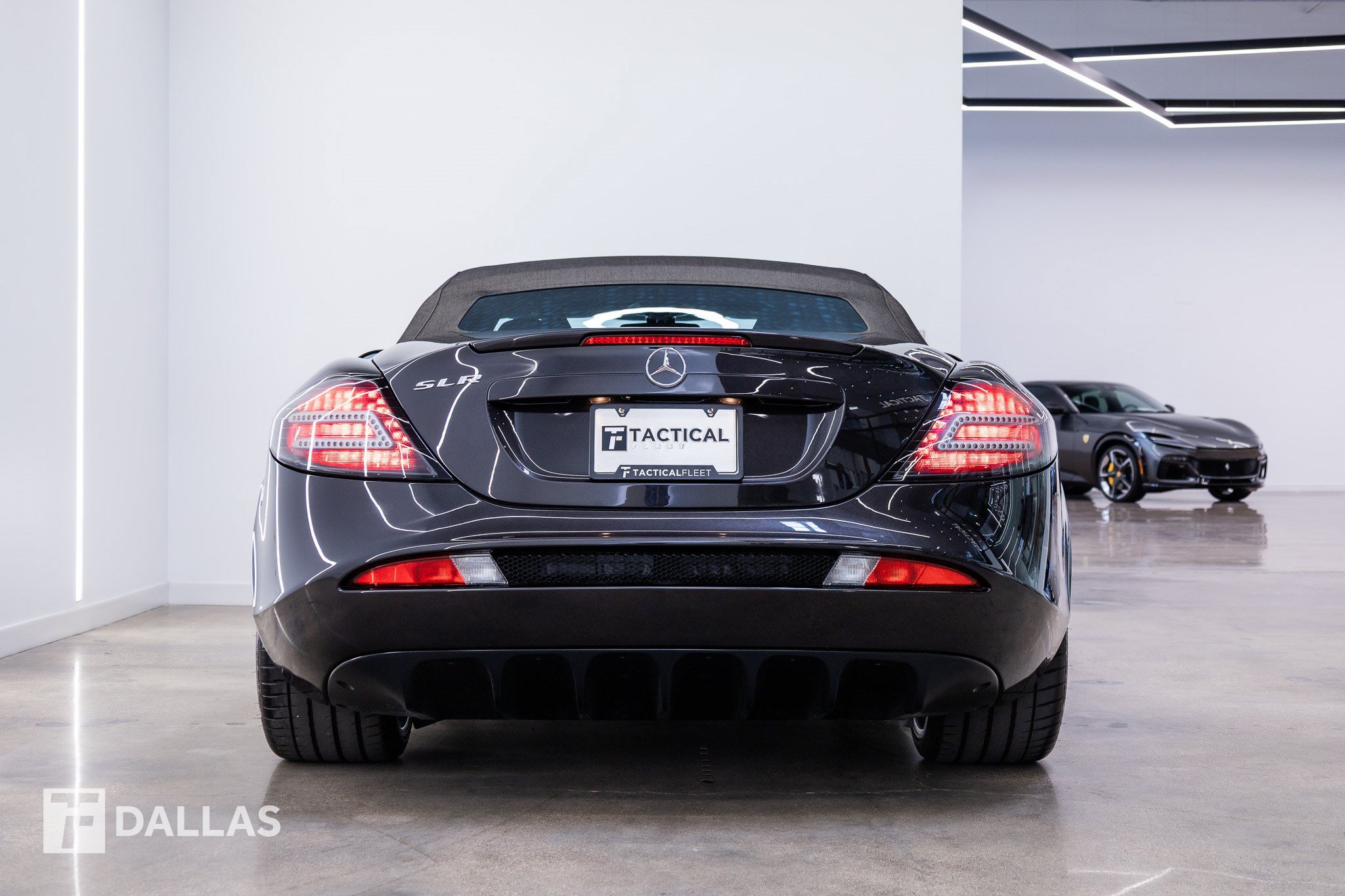 Used 2008 Mercedes-Benz SLR image 12