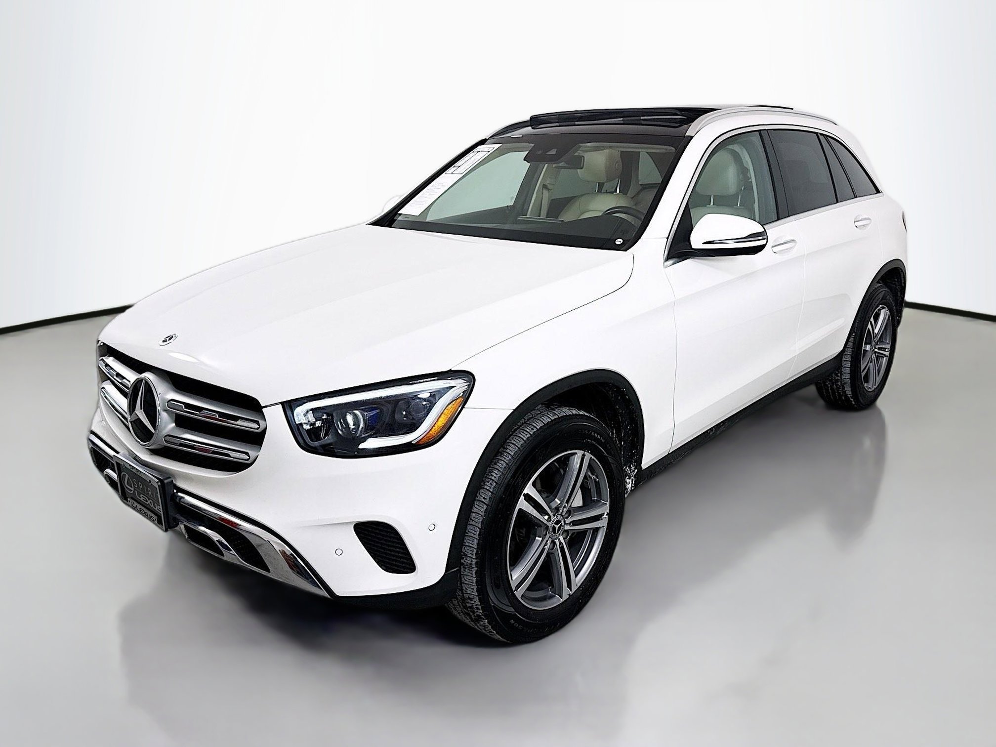 Used 2022 Mercedes-Benz GLC 300 4MATIC image 3