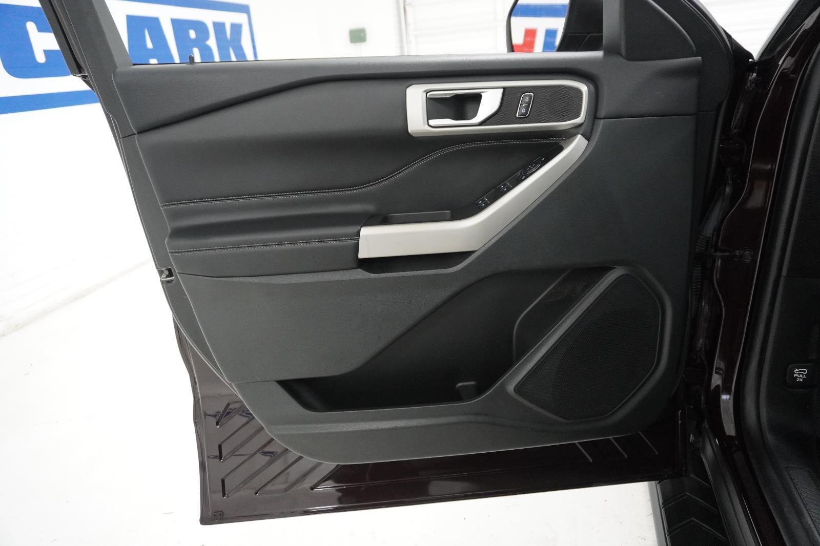Used 2023 Ford Explorer XLT w/ Equipment Group 202A RWD image 13