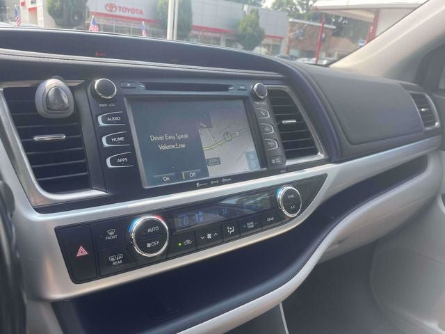 Used 2017 Toyota Highlander XLE AWD/4WD image 31