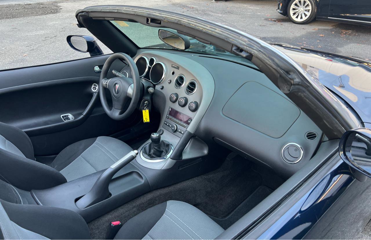 Used 2006 Pontiac Solstice Convertible w/ Power Package RWD image 18