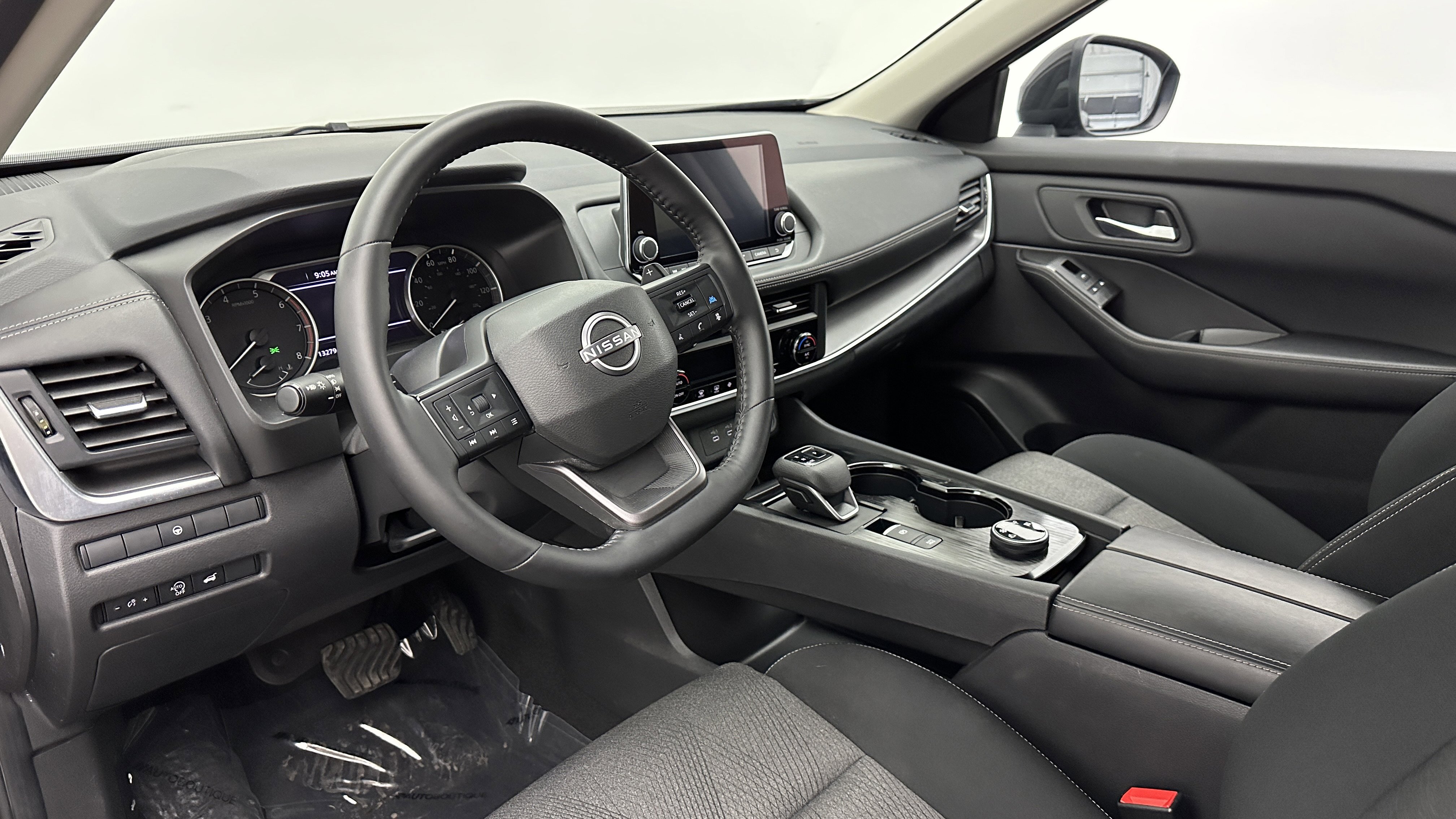 Used 2025 Nissan Rogue SV image 8