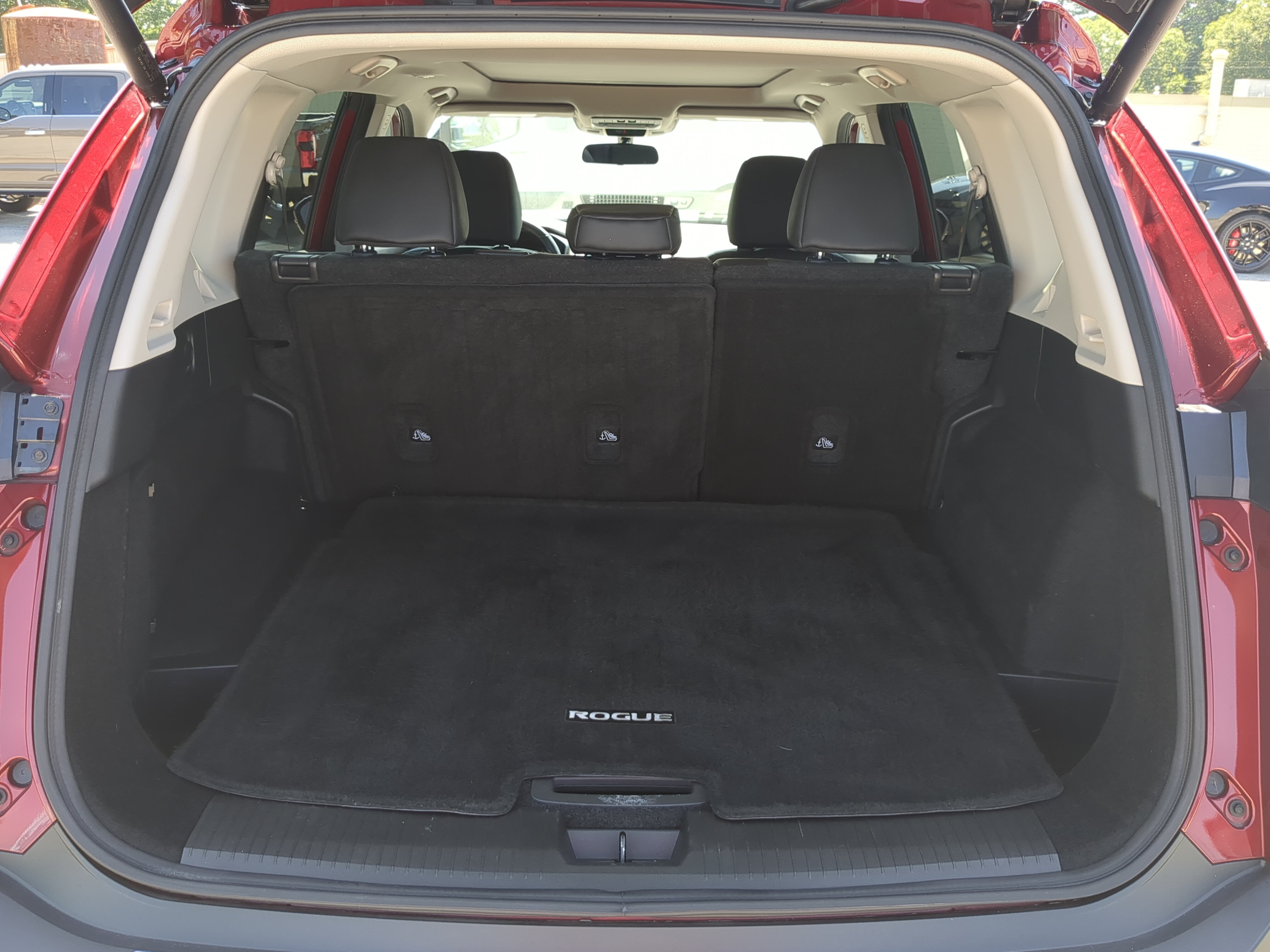 Used 2021 Nissan Rogue SV w/ Premium Package FWD image 11