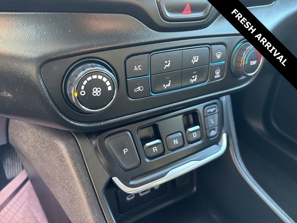 Used 2021 GMC Terrain SLE image 8