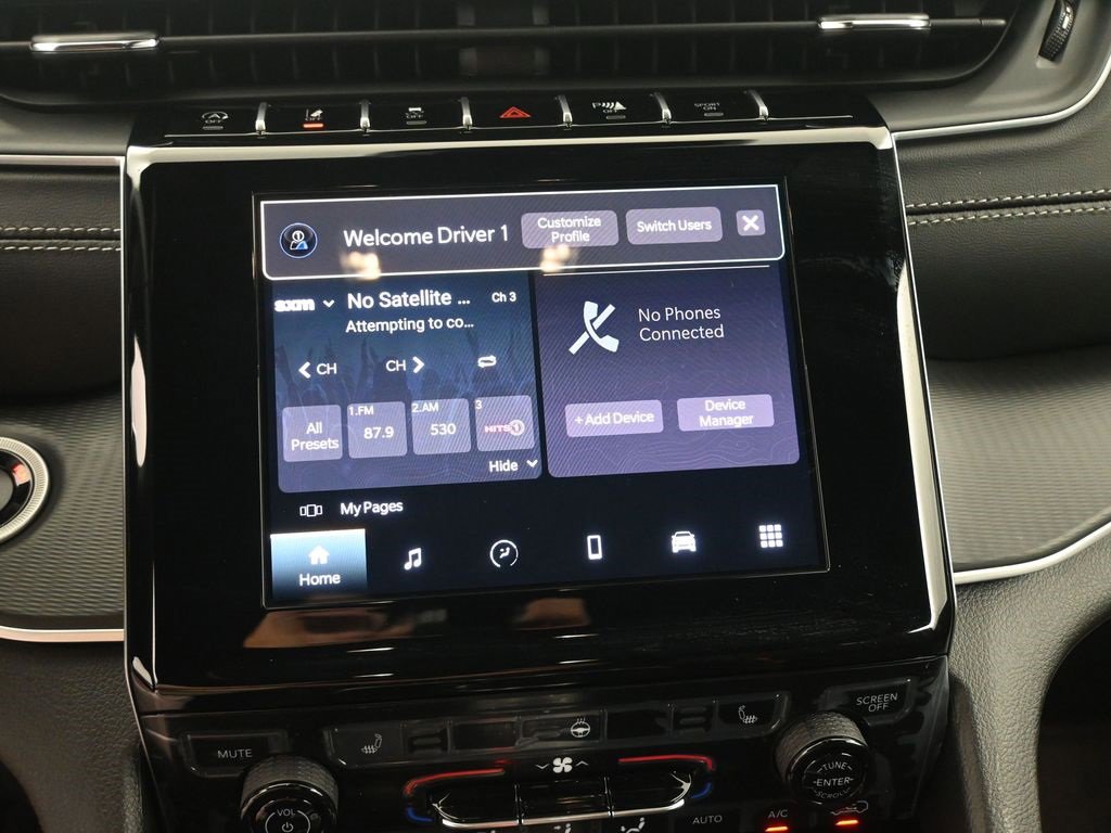 New 2025 Jeep Grand Cherokee Laredo w/ Luxury Tech Group I image 32