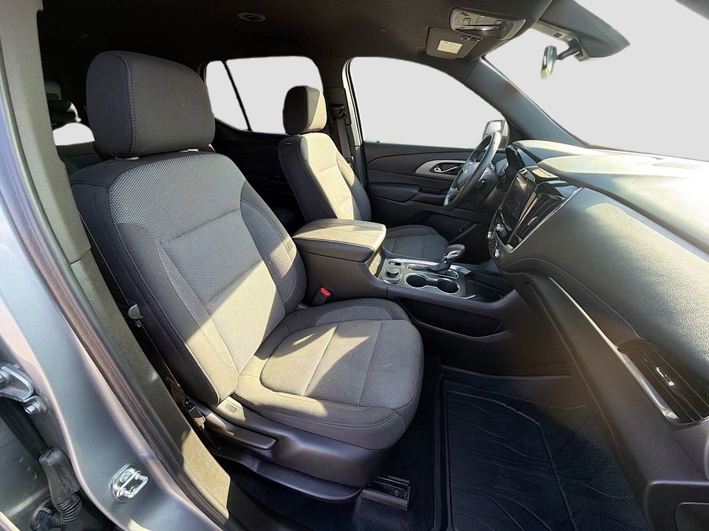 Used 2023 Chevrolet Traverse LT image 17