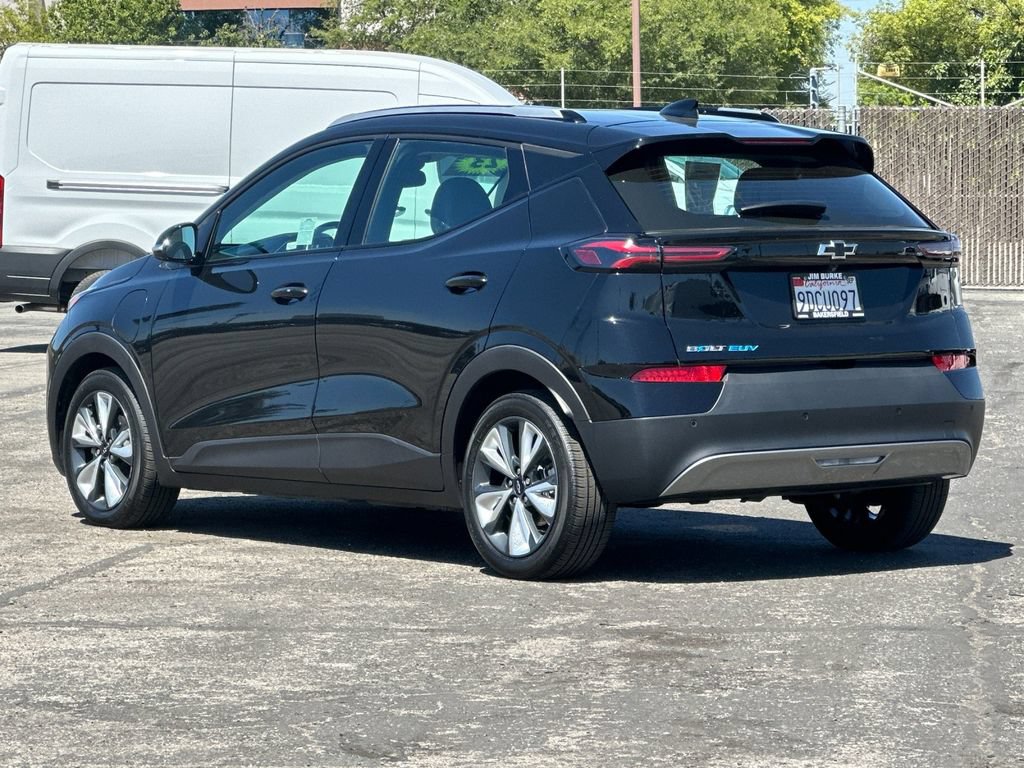 Used 2023 Chevrolet Bolt EUV LT w/ Convenience Package FWD image 5