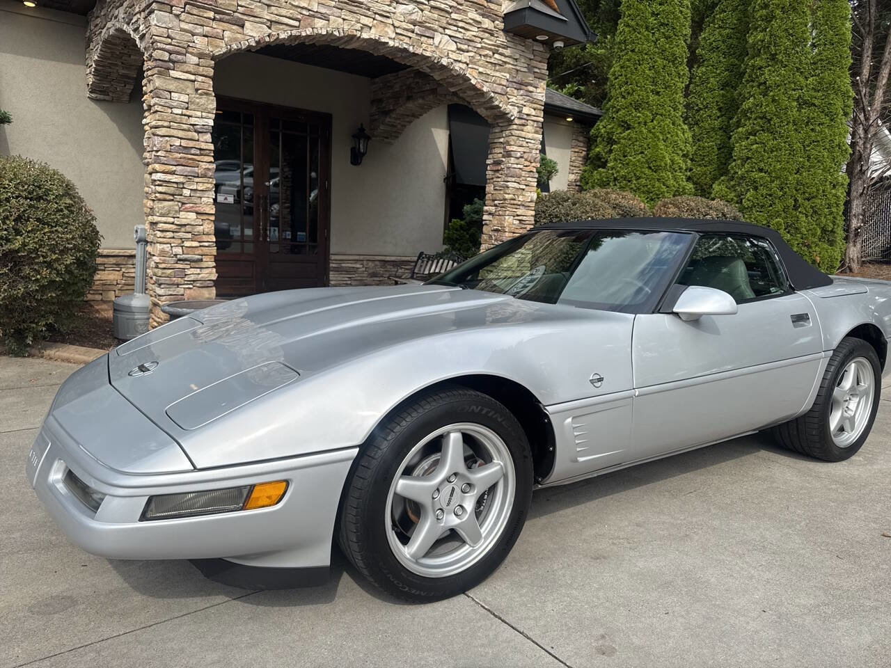 Used 1996 Chevrolet Corvette Convertible RWD image 2