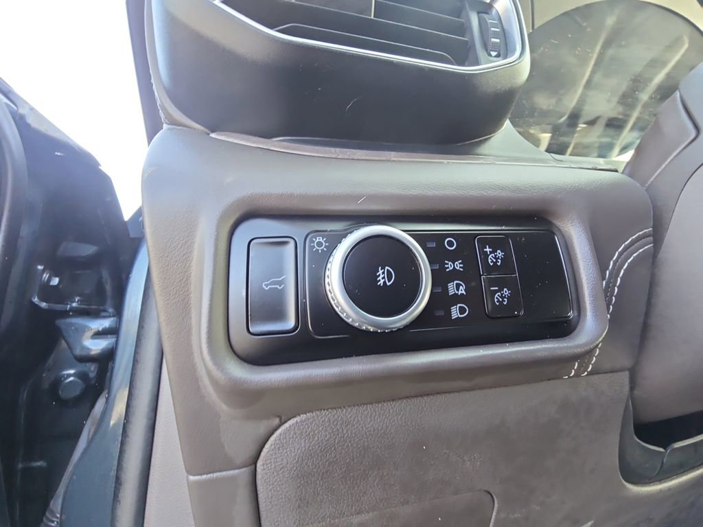 Used 2023 Ford Explorer Platinum w/ Premium Technology Package image 23