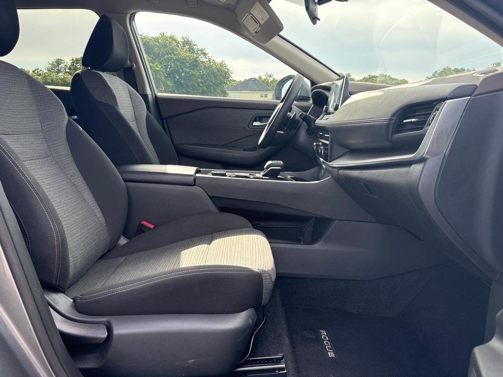 Used 2023 Nissan Rogue SV image 14
