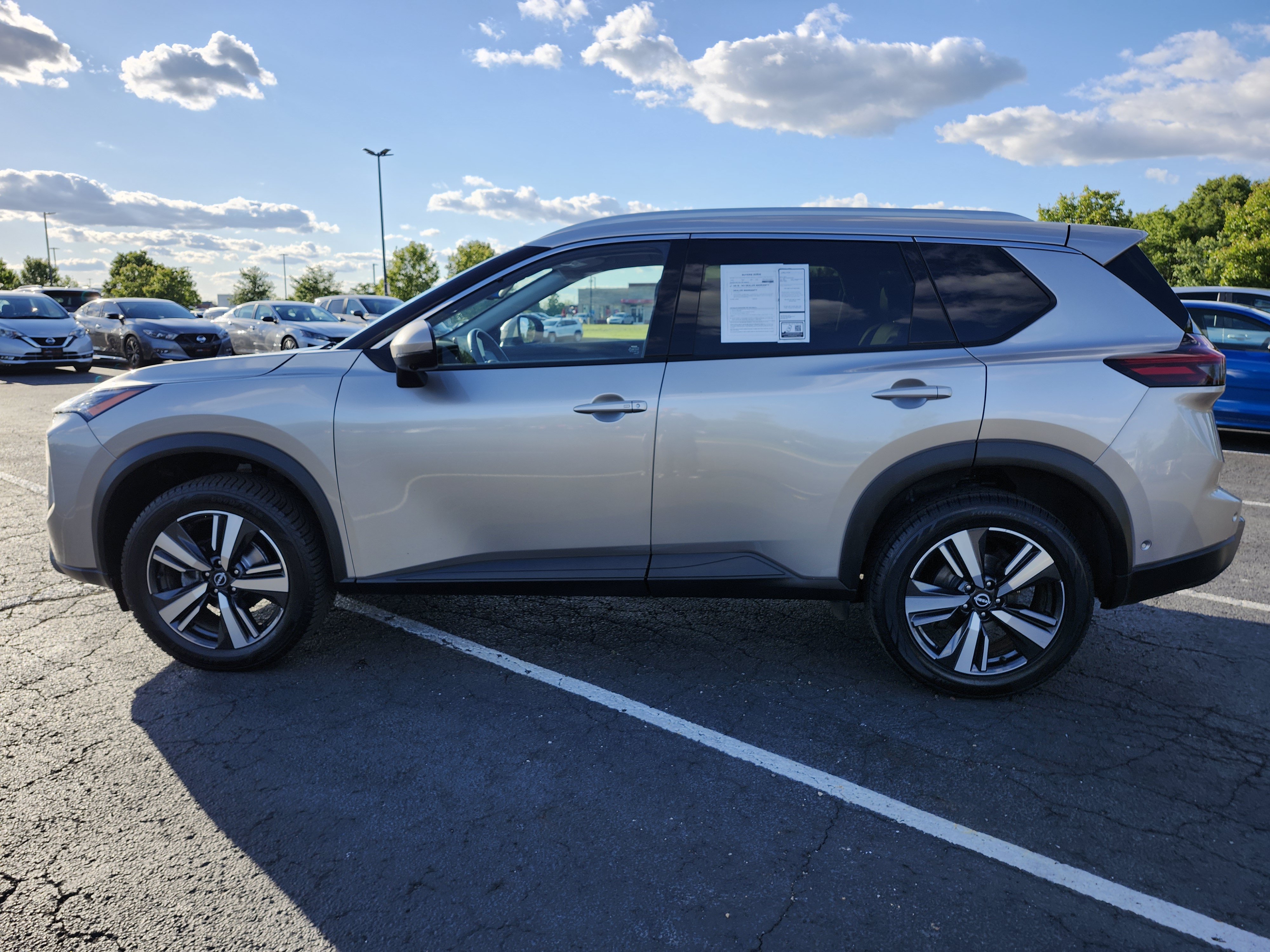 Used 2024 Nissan Rogue SL AWD/4WD image 8