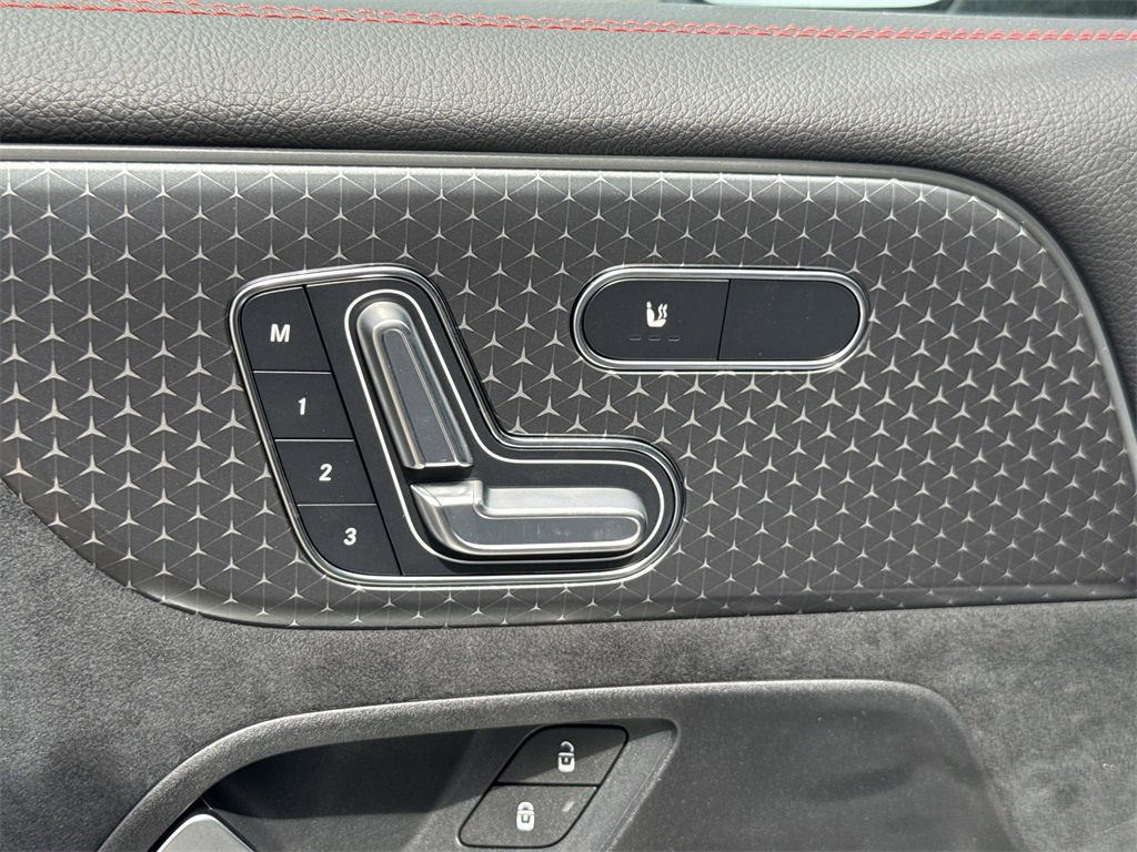 Certified 2025 Mercedes-Benz GLB 250 image 11