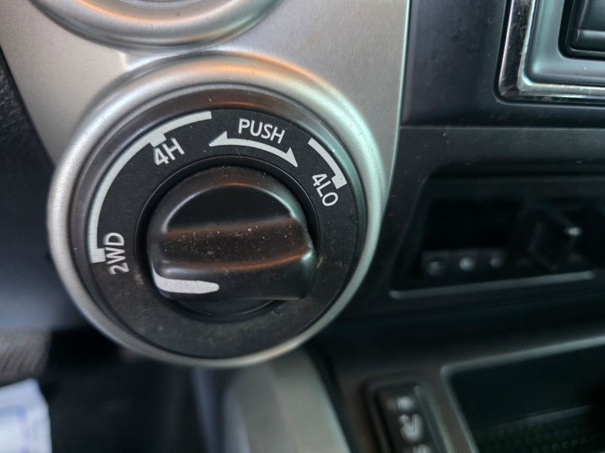 Used 2020 Nissan Titan SV w/ SV Convenience Package AWD/4WD image 5