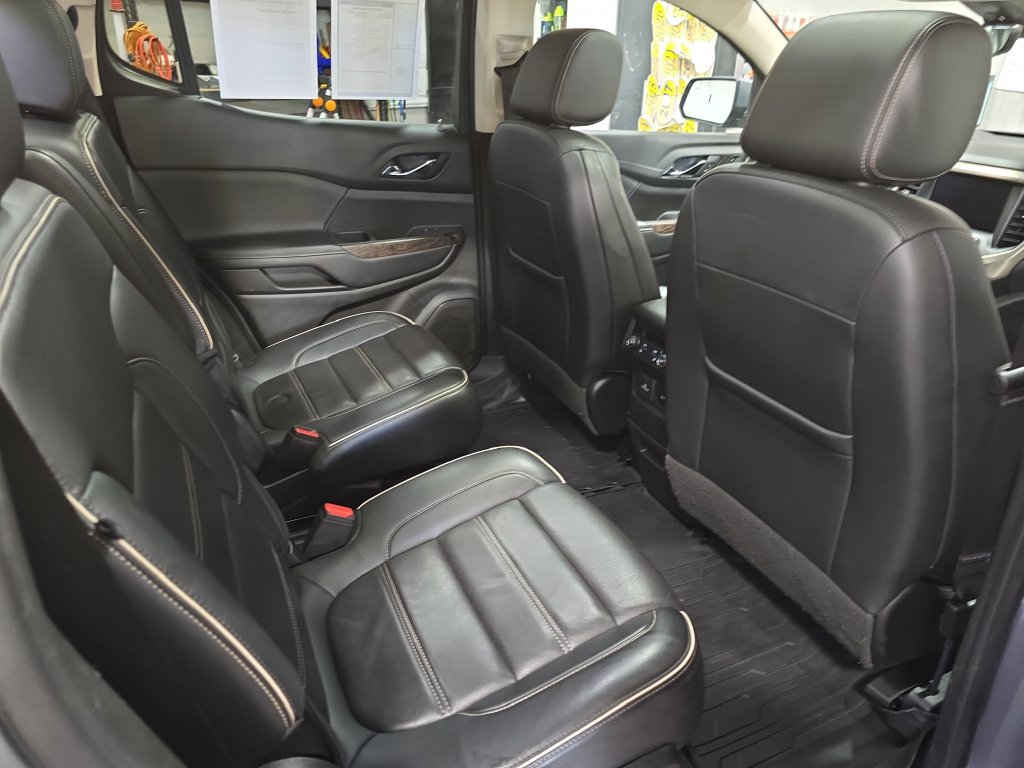 Used 2022 GMC Acadia Denali w/ Denali Ultimate Package AWD/4WD image 11
