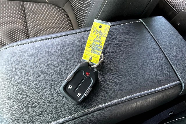 Used 2023 GMC Acadia SLE image 36