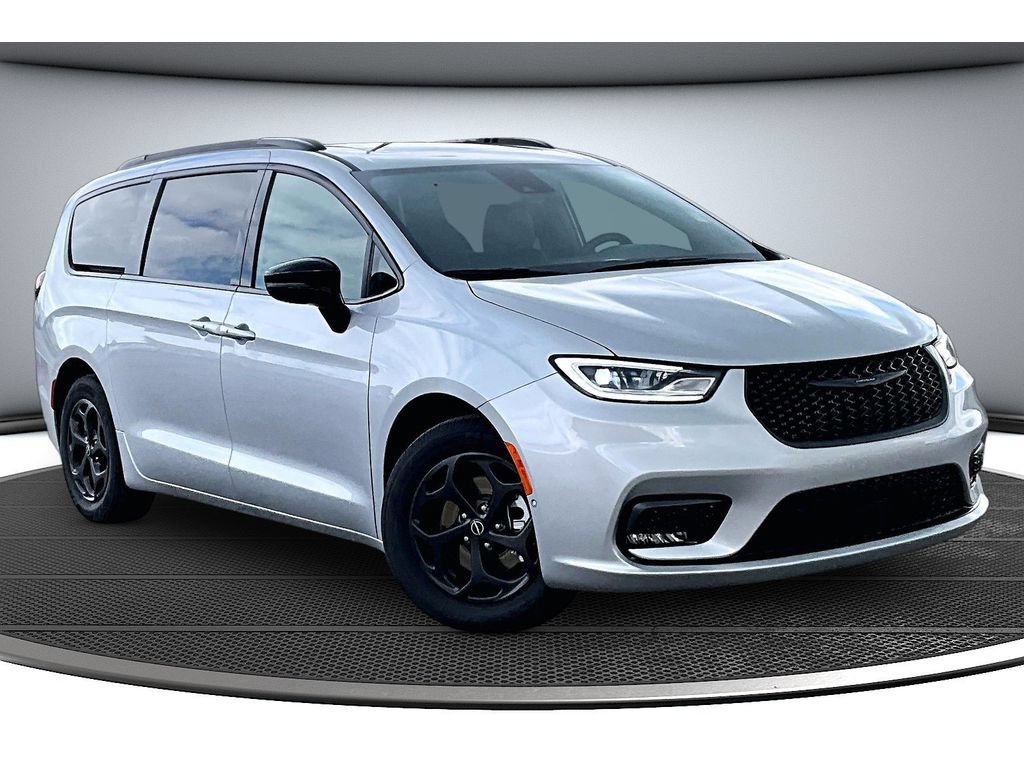 Used 2026 Chrysler Pacifica Premium FWD image 15