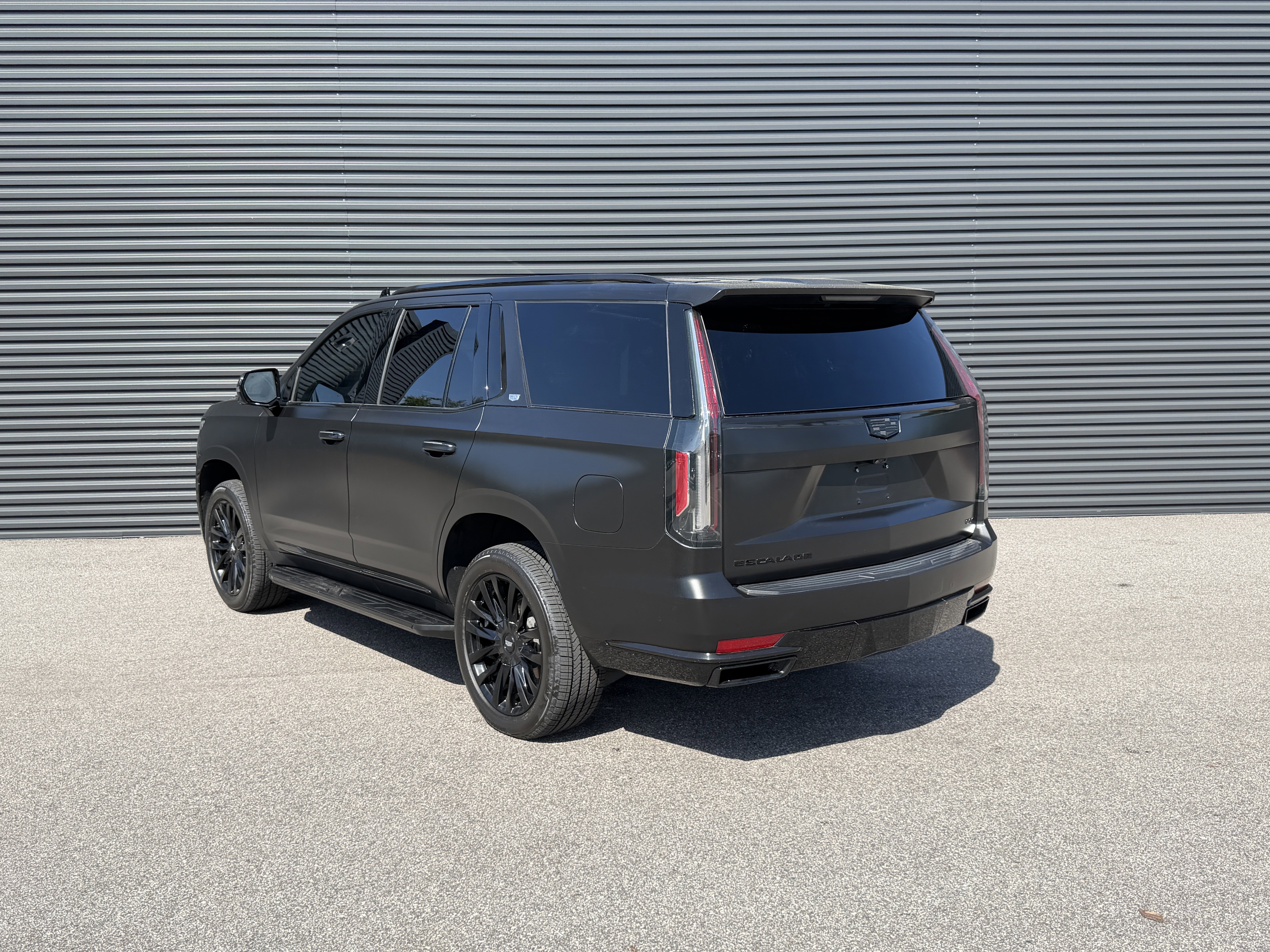 Used 2023 Cadillac Escalade Premium Luxury image 3