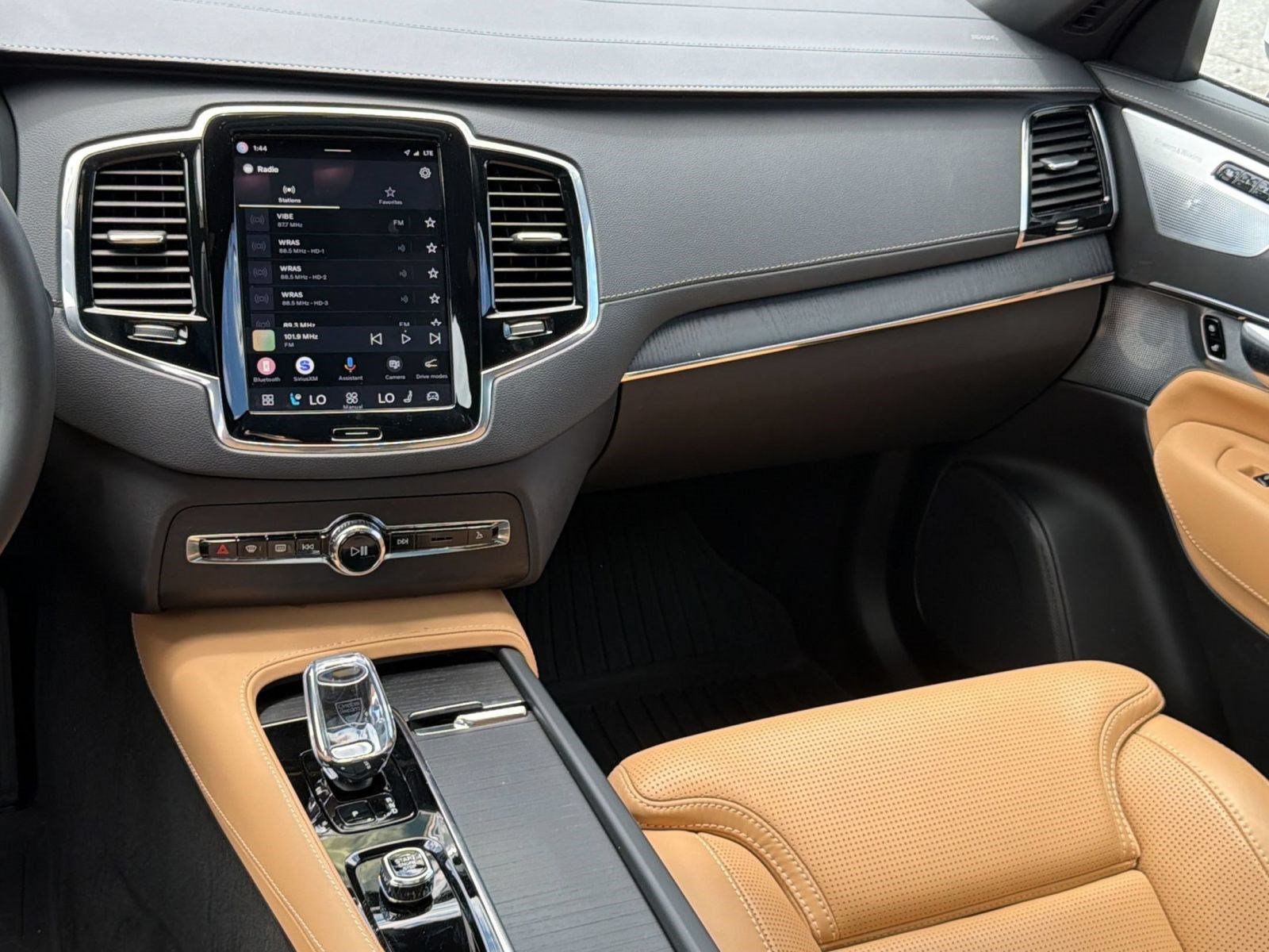 Certified 2024 Volvo XC90 T8 Ultimate w/ Protection Package Premier AWD/4WD image 17