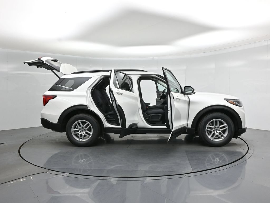 New 2026 Ford Explorer Active RWD image 4