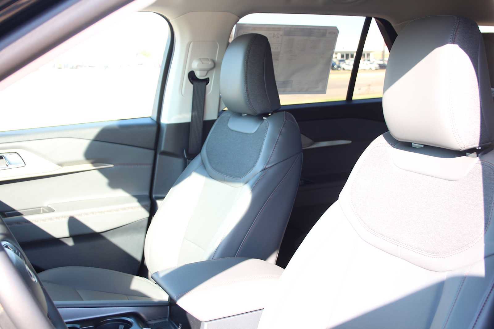New 2026 Ford Explorer Active w/ Active Comfort Package RWD image 28