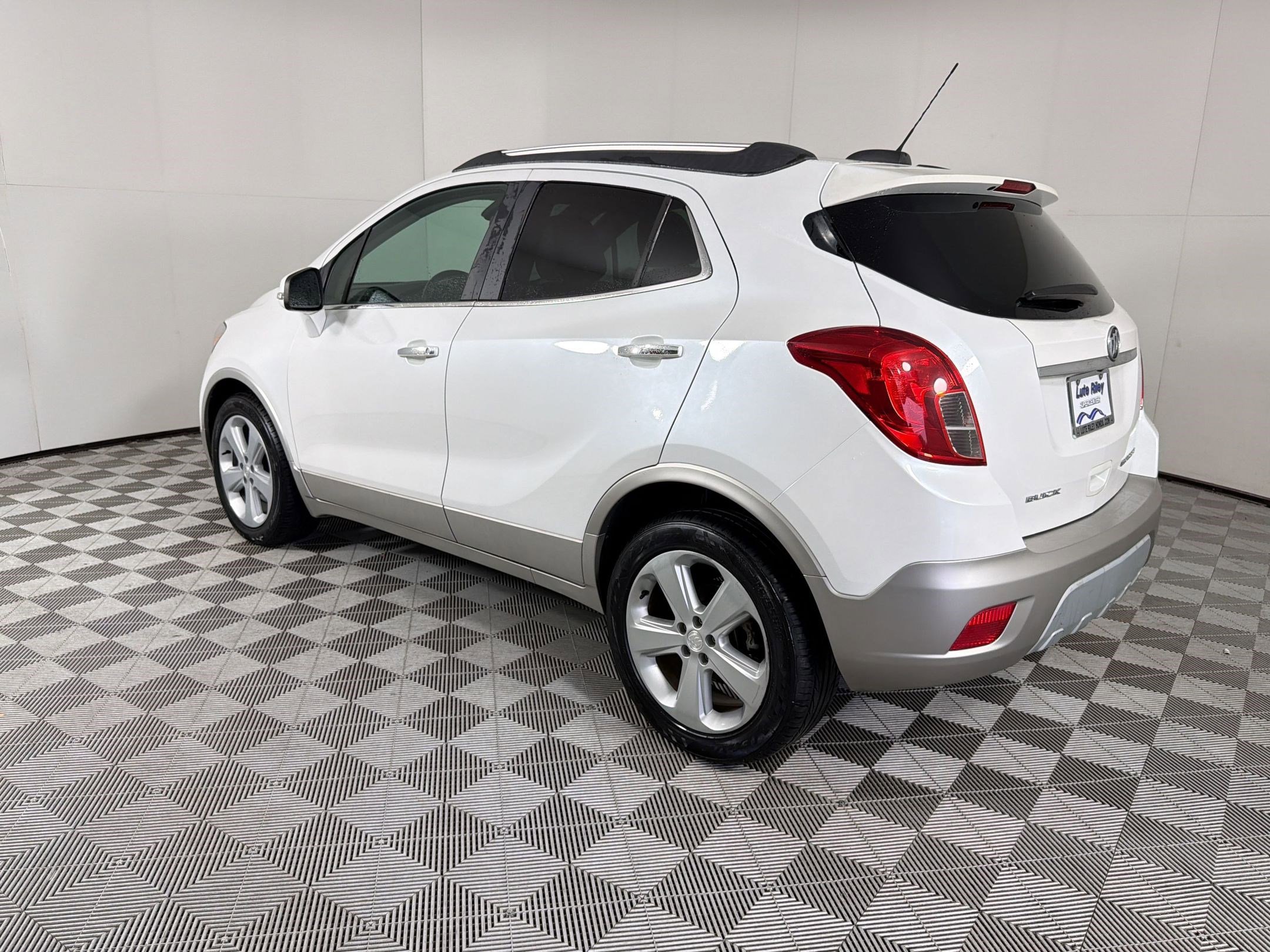 Used 2016 Buick Encore FWD image 3