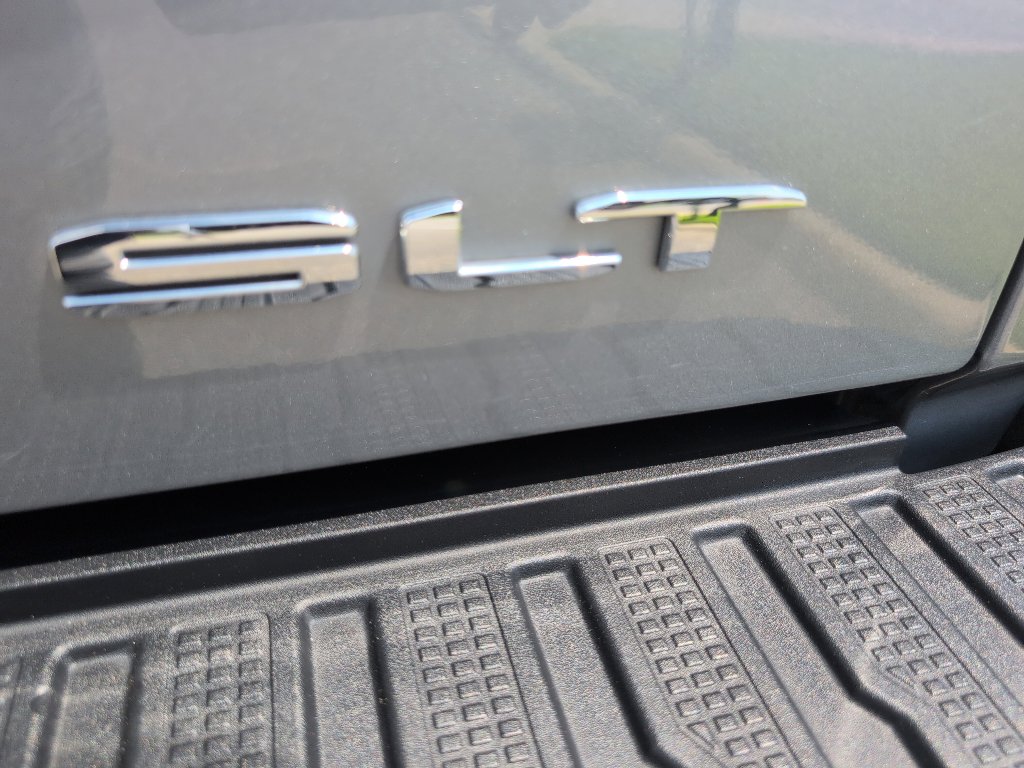Used 2024 GMC Sierra 1500 SLT image 9