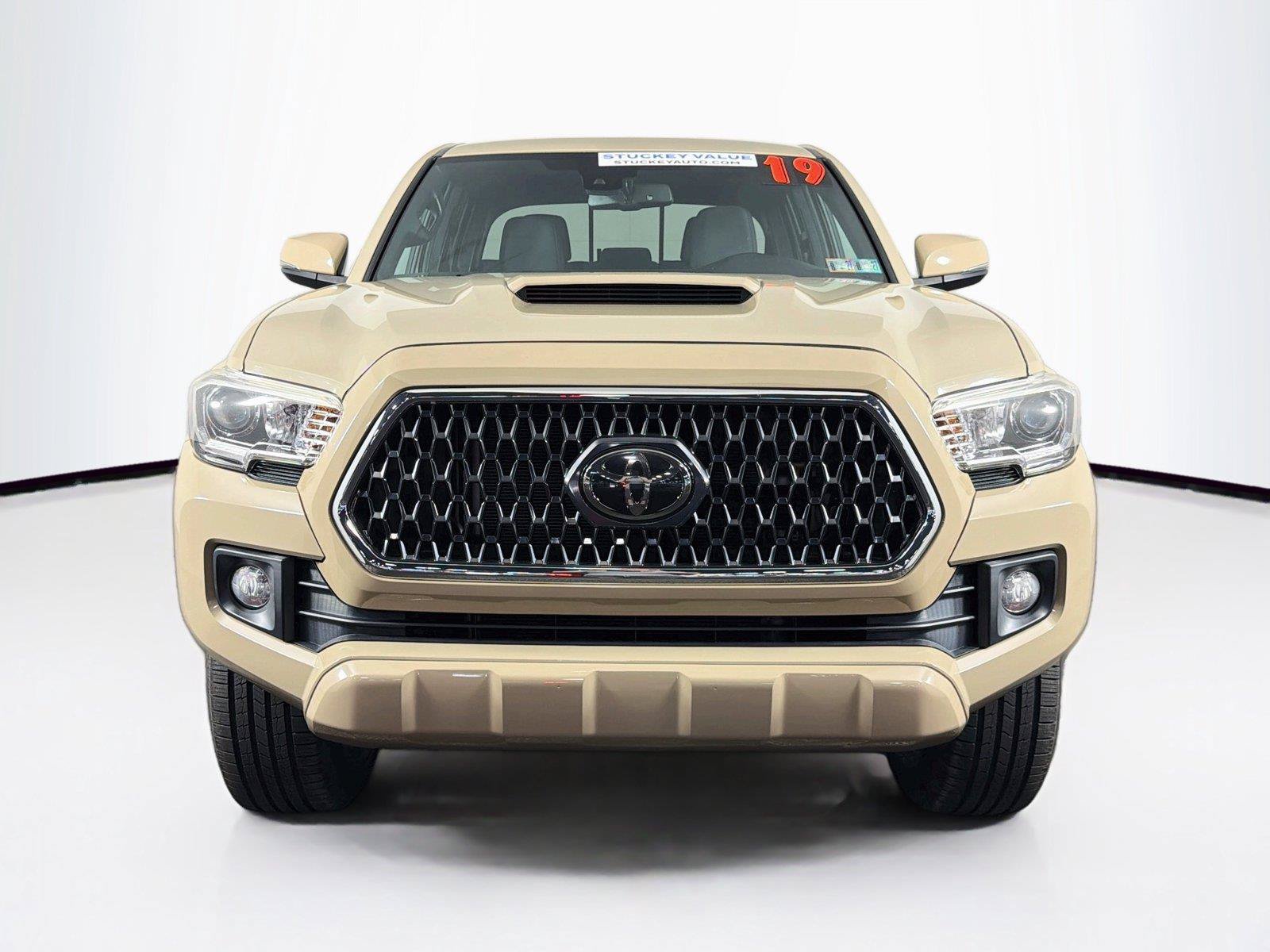 Used 2019 Toyota Tacoma TRD Sport AWD/4WD image 6