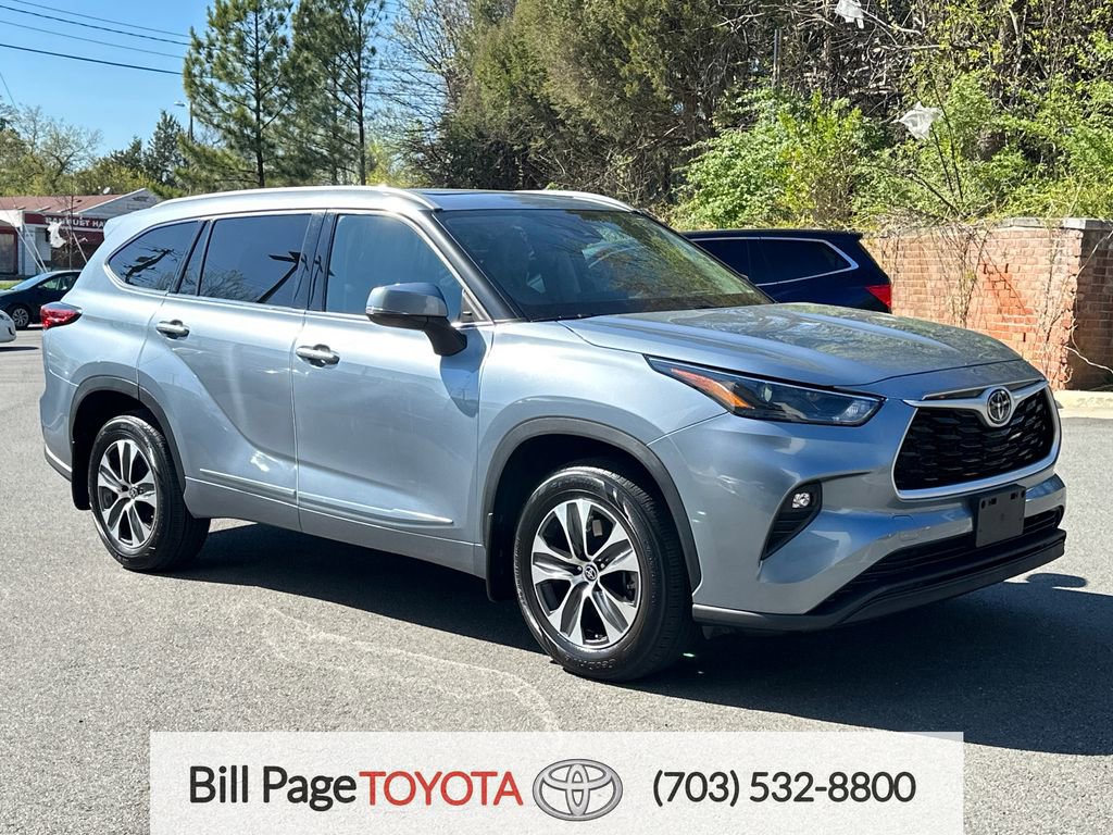 Used 2022 Toyota Highlander XLE image 1