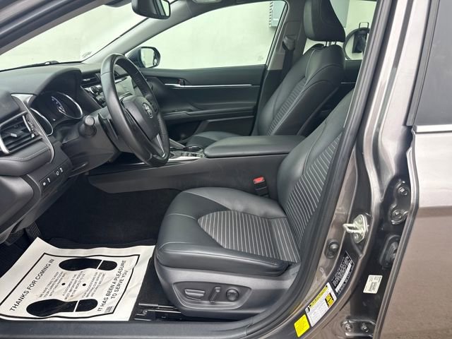 Used 2019 Toyota Camry SE w/ Sunroof Package image 6