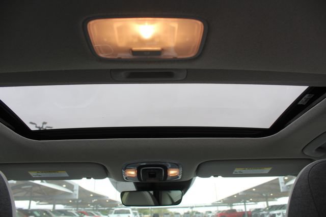 Used 2024 Hyundai Elantra Limited FWD image 17