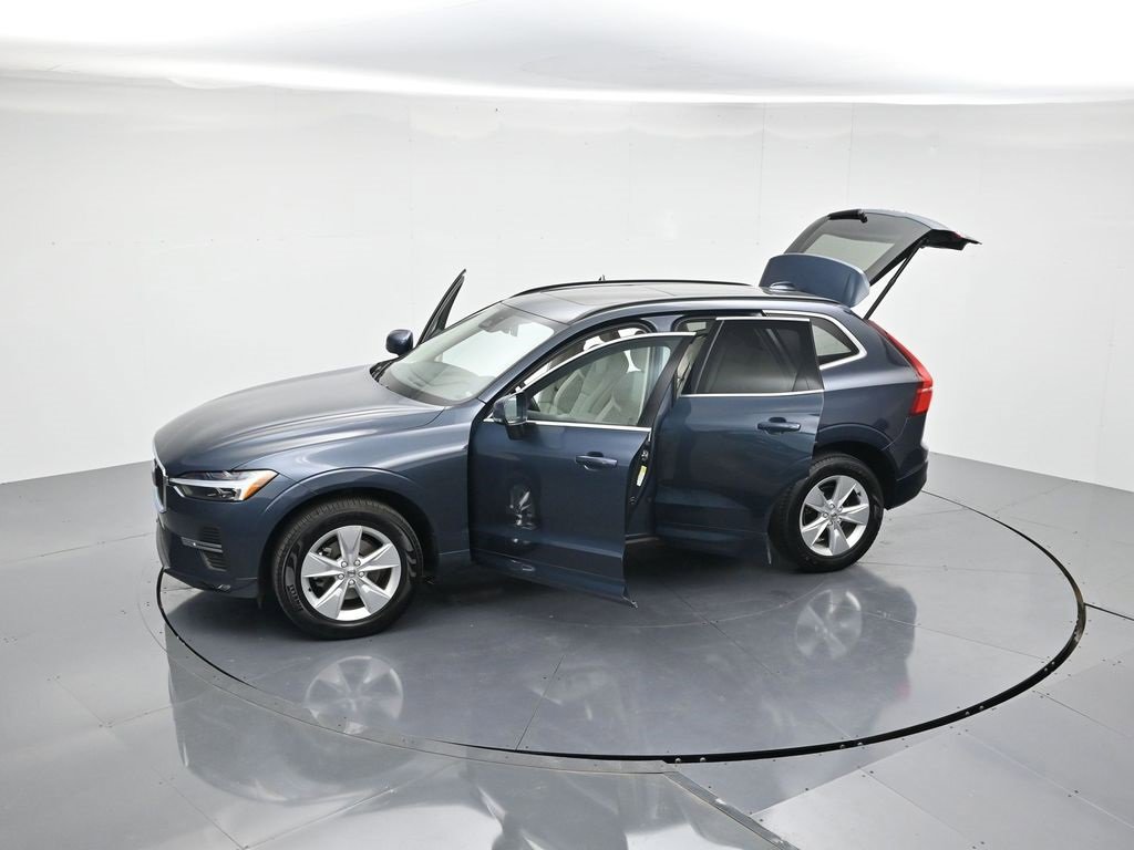 Used 2022 Volvo XC60 B5 Momentum image 42