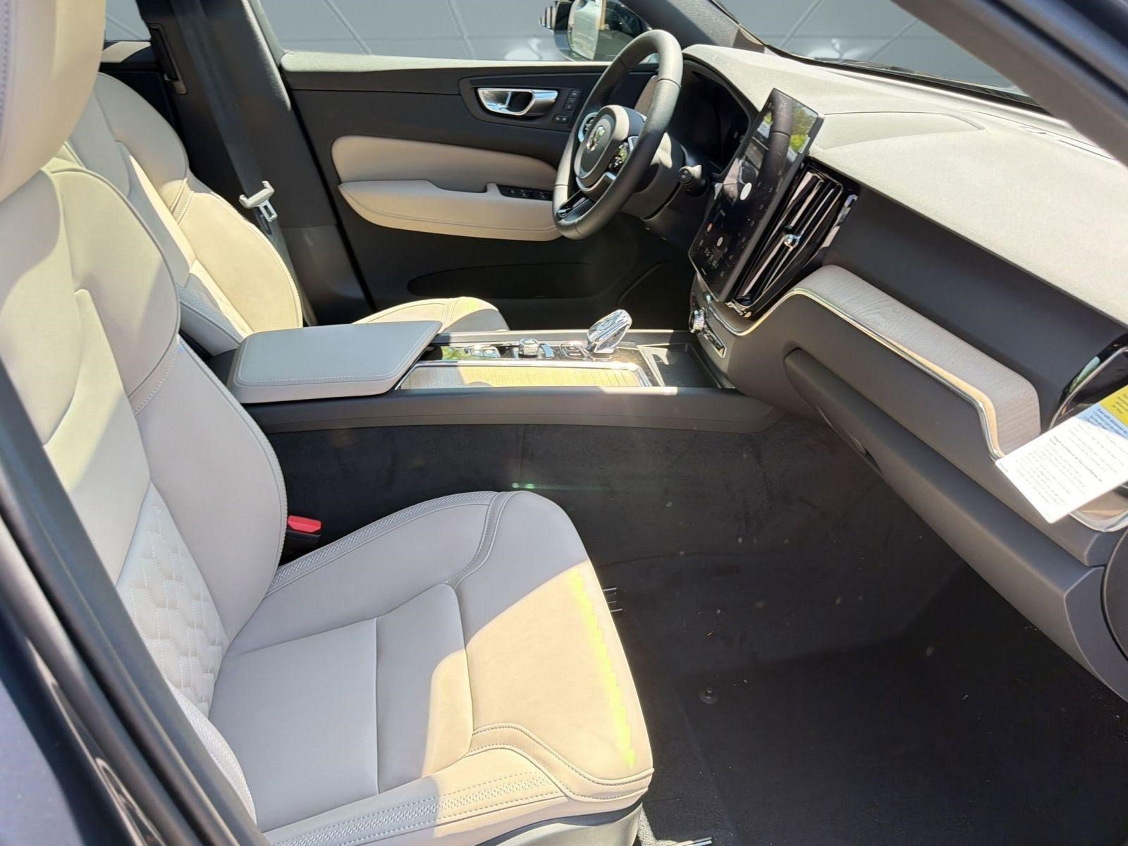 New 2026 Volvo XC60 B5 Core w/ Climate Package AWD/4WD image 30