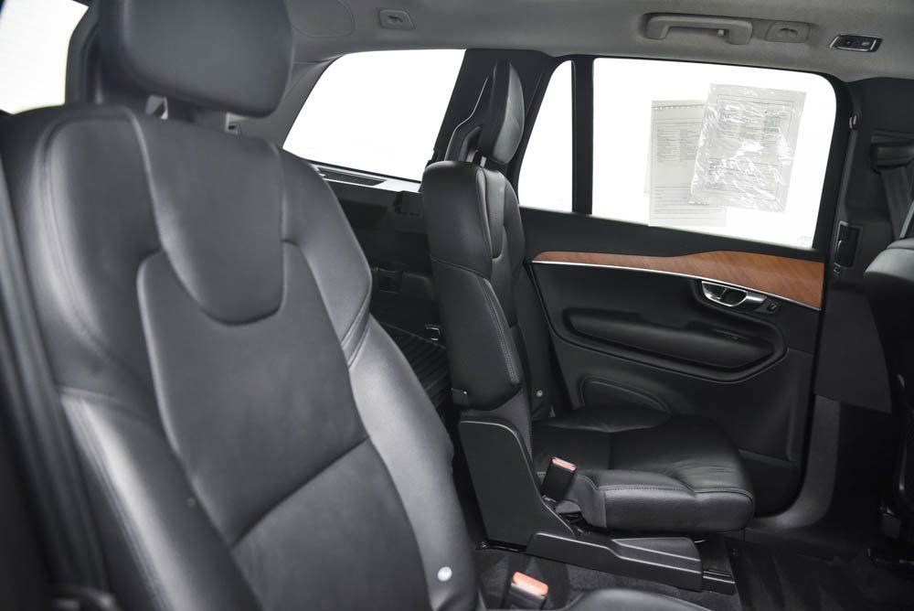 Used 2022 Volvo XC90 T6 Momentum w/ Advanced Package image 13